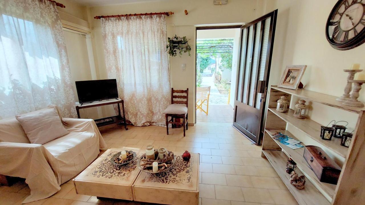 Lourantos Studios & Apartments Ваті Екстер'єр фото
