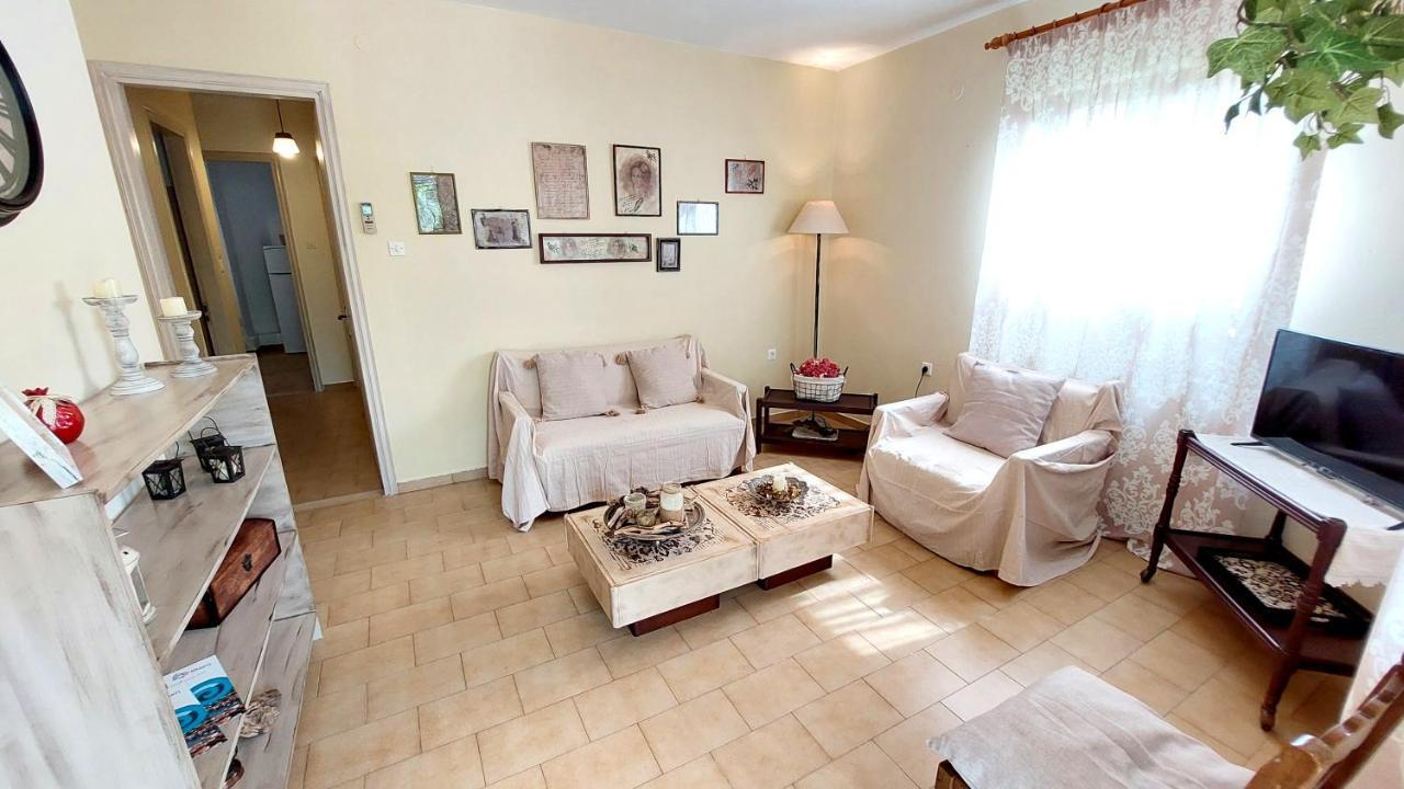 Lourantos Studios & Apartments Ваті Екстер'єр фото
